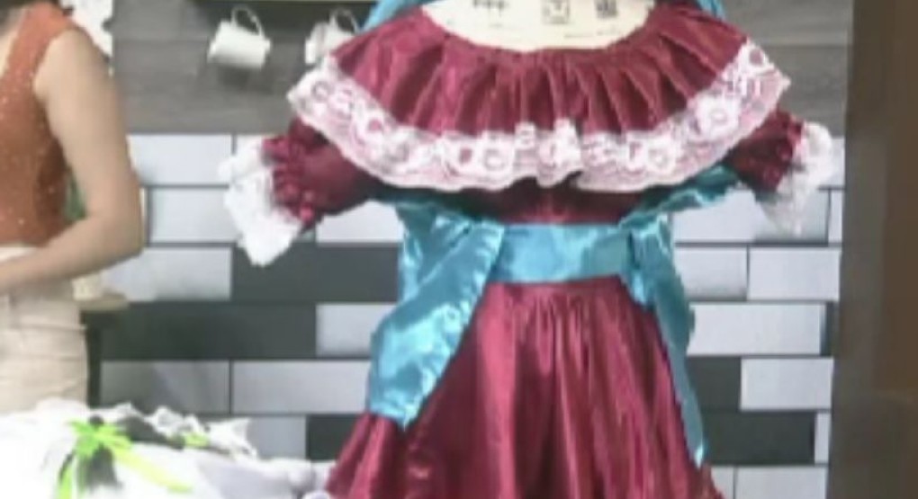 Diseñador salvadoreño rescata trajes típicos de Panchimalco y los convierte en emprendimiento