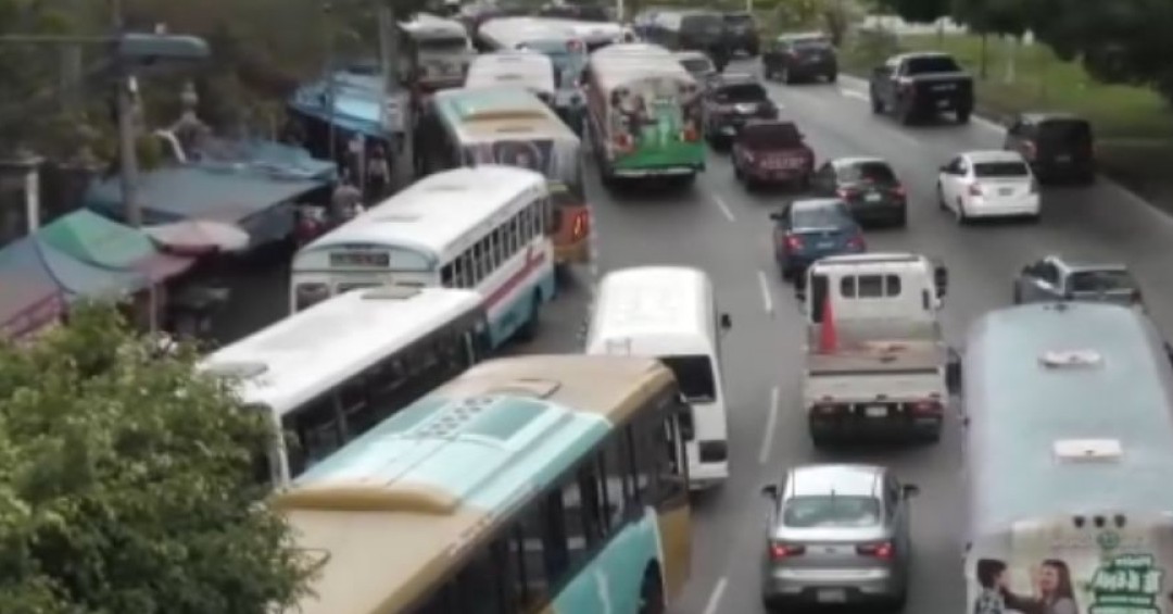 Transporte público en El Salvador pierde más de 300 unidades en lo que va del año