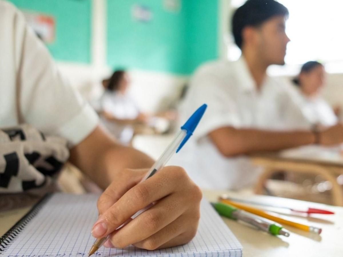 Estudiantes de último año de bachillerato pueden optar a becas mediante el Certamen de Investigación del BCR