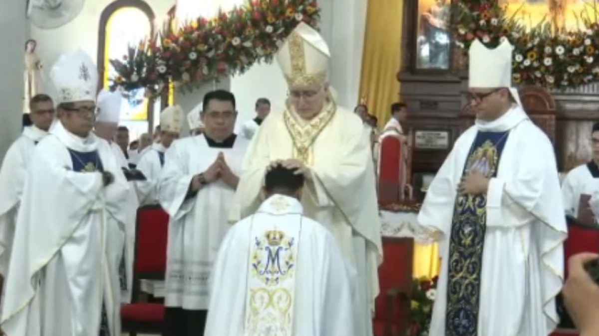 Ramiro Landaverde asume como nuevo obispo de la diócesis de Zacatecoluca