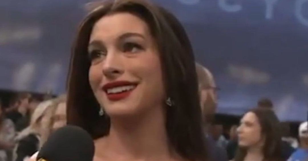 Anne Hathaway responde con humor a críticas que cuestionaban si su embarazo era real