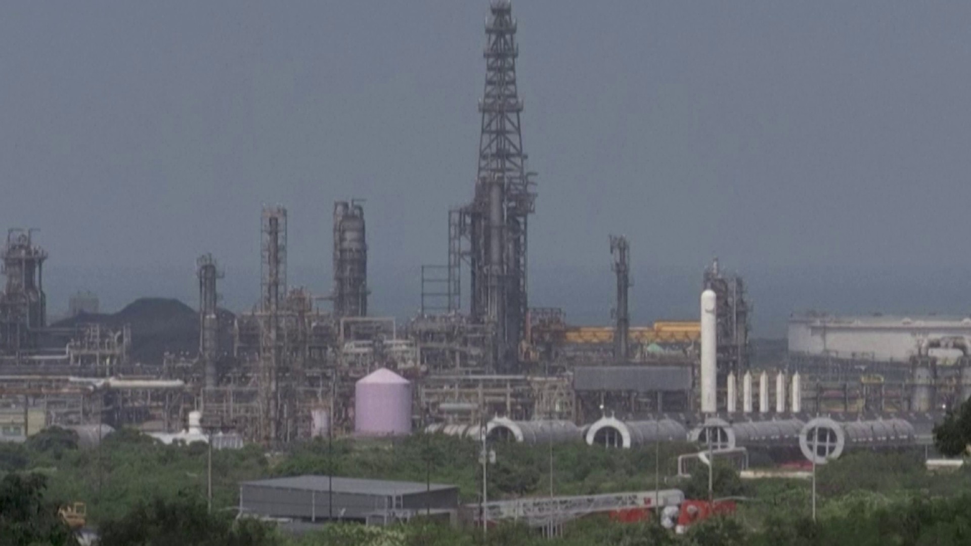 Sube el precio del petróleo por guerra entre Irán y EE.UU.