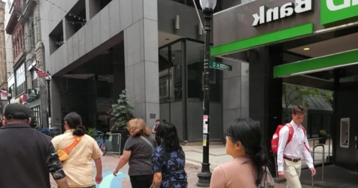Nuevo revés para migrantes en Estados Unidos: Trump impedirá que personas sin estatus legal usen el sistema bancario del país