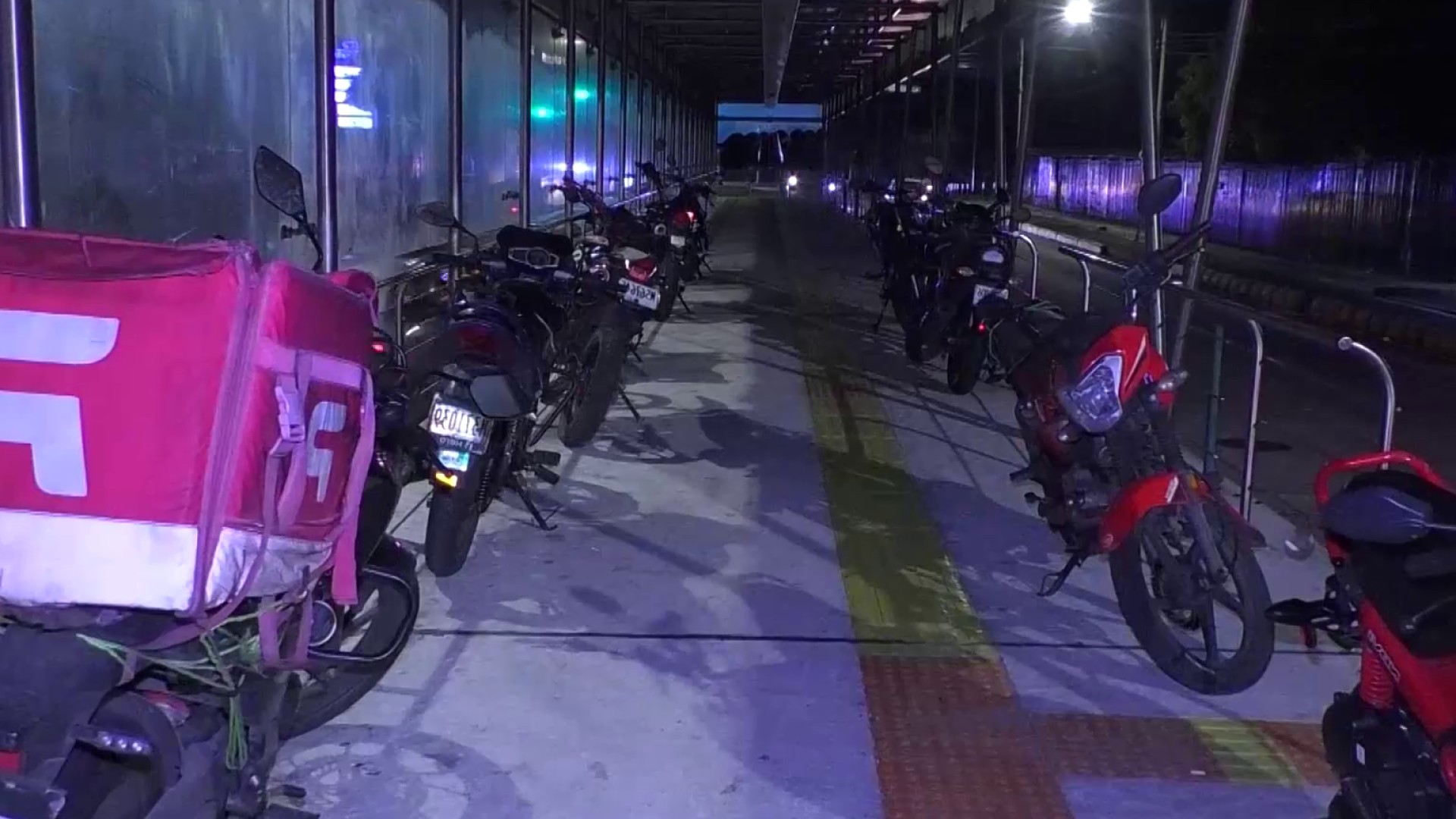 Estaciones del Sitramss son usadas por personas en situación de calle