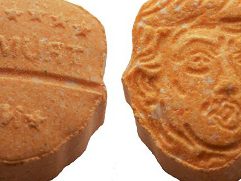 Emiten alerta roja por pastillas con forma de Trump potencialmente mortales