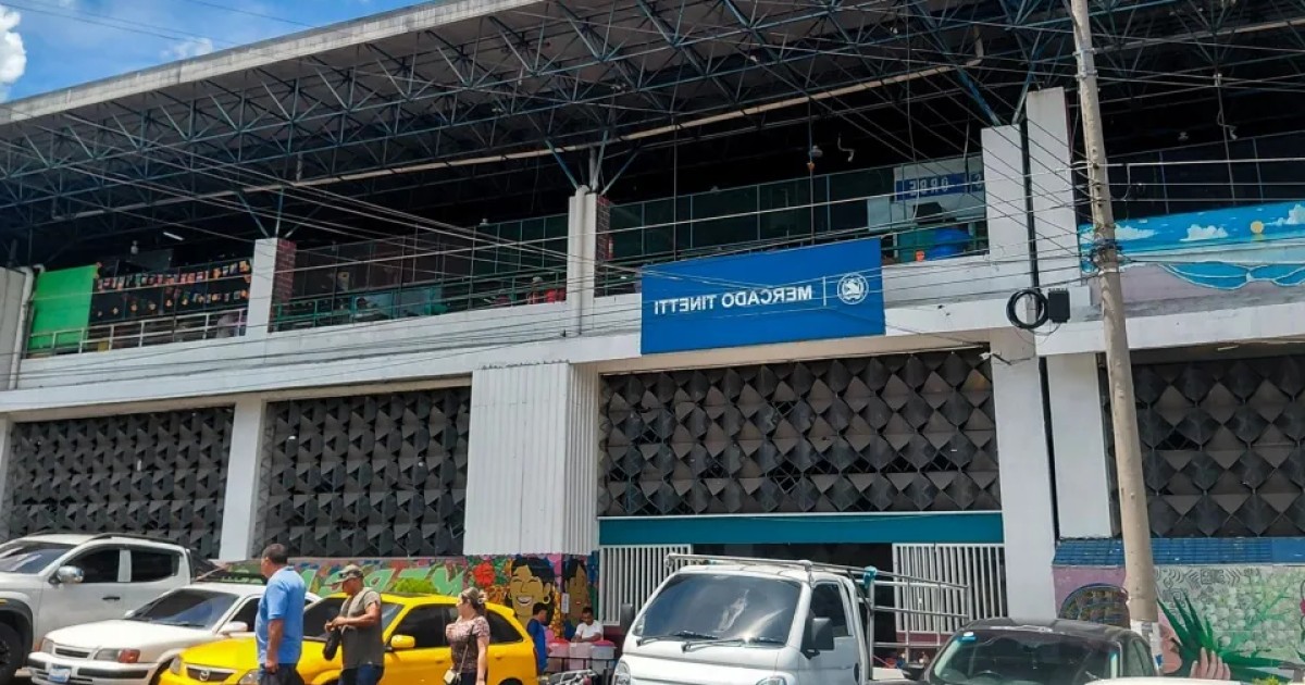 Comerciantes del mercado Tinetti denuncian cobros de hasta $25 mil por supuestas deudas pendientes