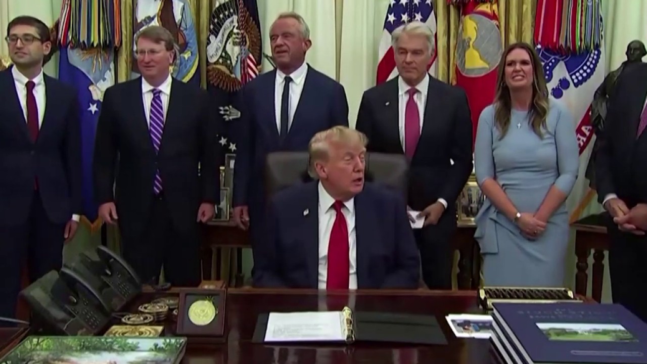 Conflicto del presidente Trump con cadenas de noticias