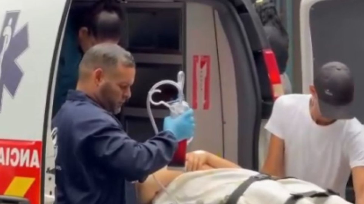 Personal de hospital en Caracas trabaja sin descanso para atender a heridos por terremotos