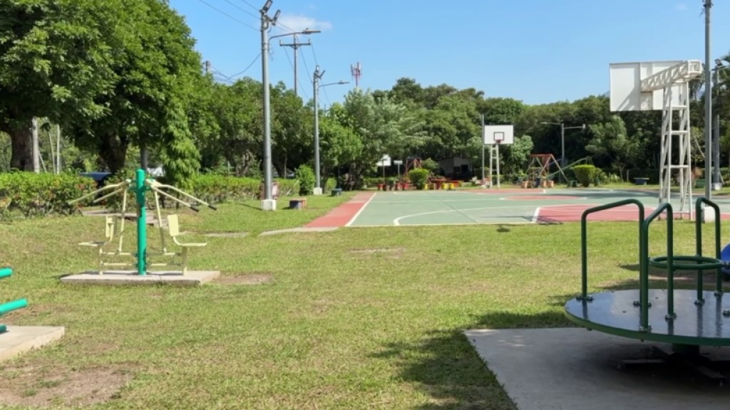 Salvadoreños buscan lugares para refrescarse ante las altas temperaturas